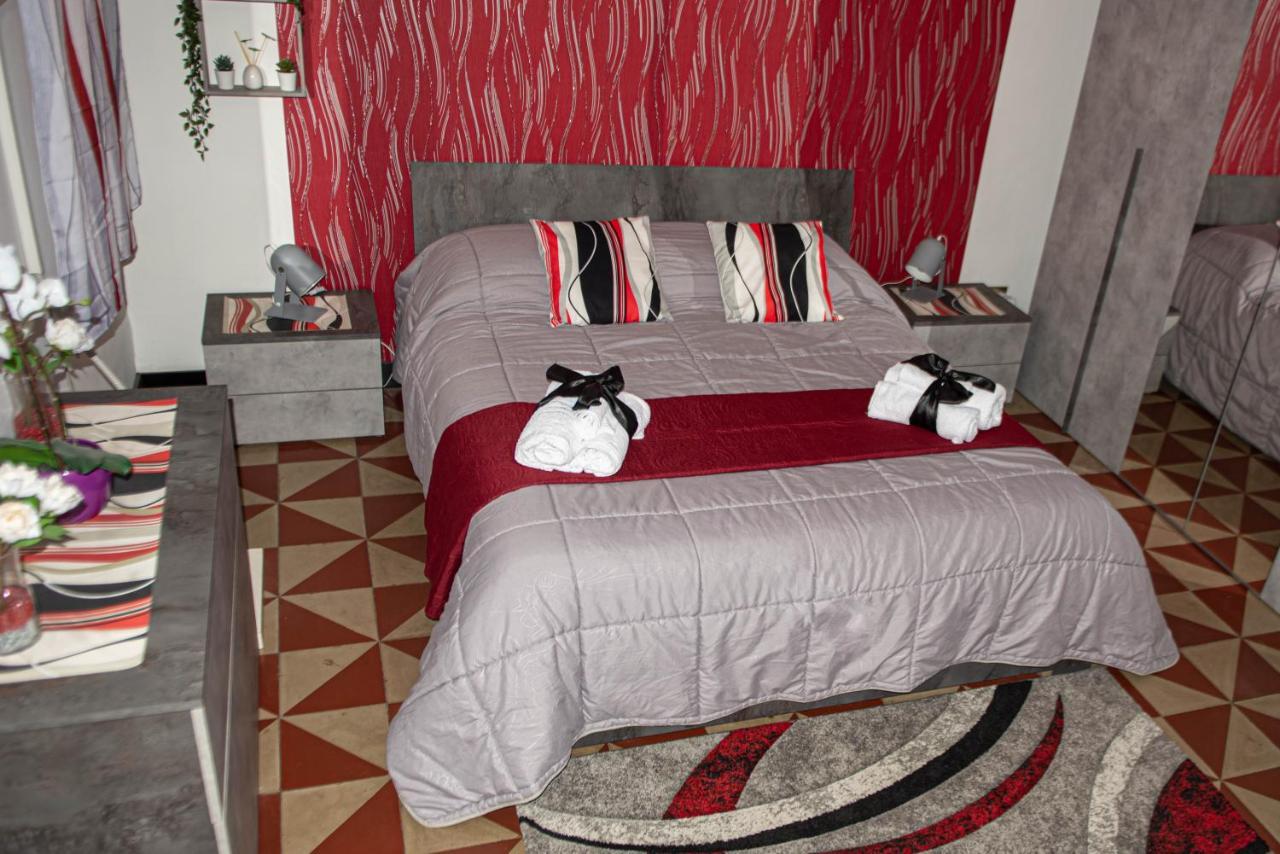 Pitagora House Hotel Taranto Ngoại thất bức ảnh