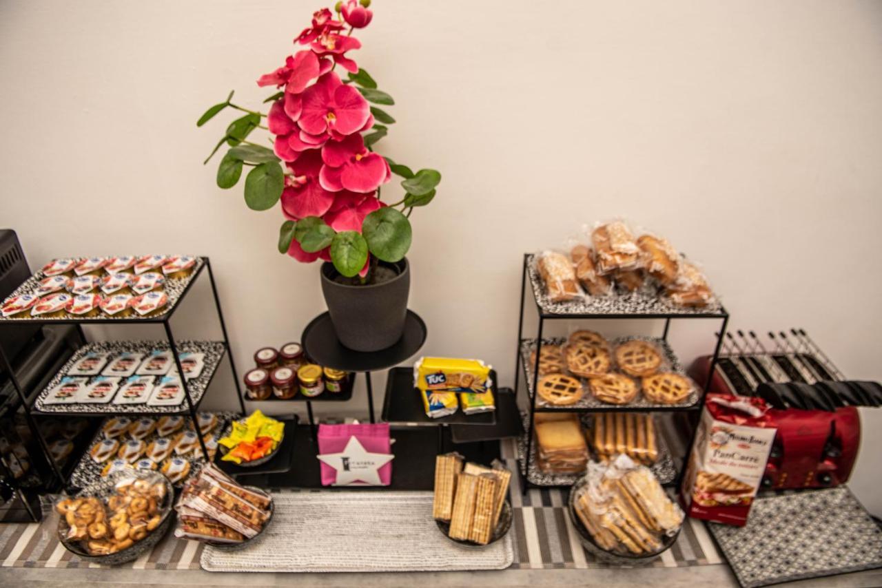 Pitagora House Hotel Taranto Ngoại thất bức ảnh