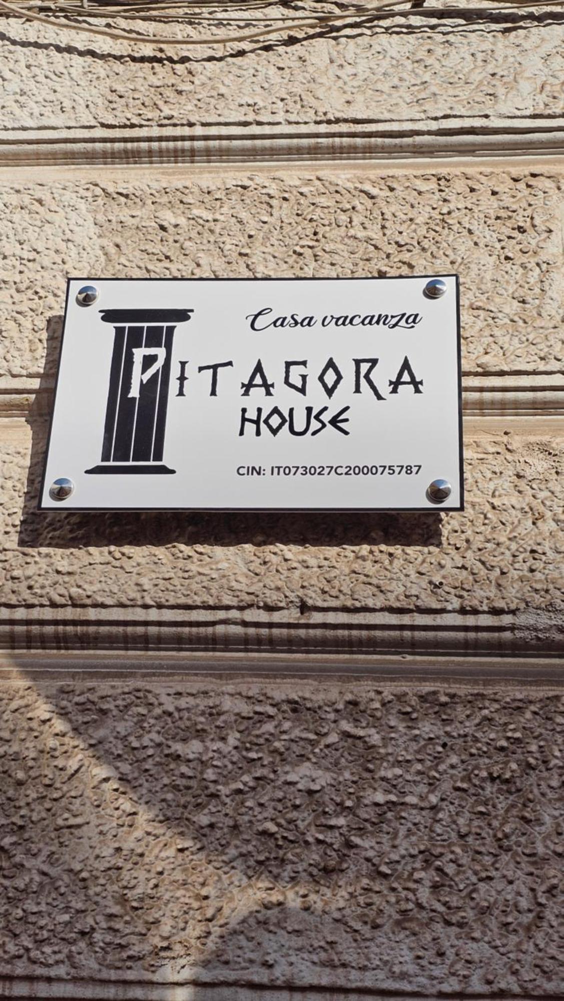 Pitagora House Hotel Taranto Ngoại thất bức ảnh