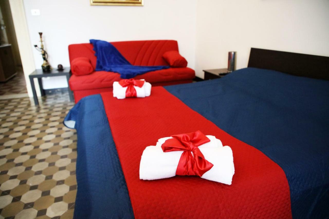 Pitagora House Hotel Taranto Ngoại thất bức ảnh