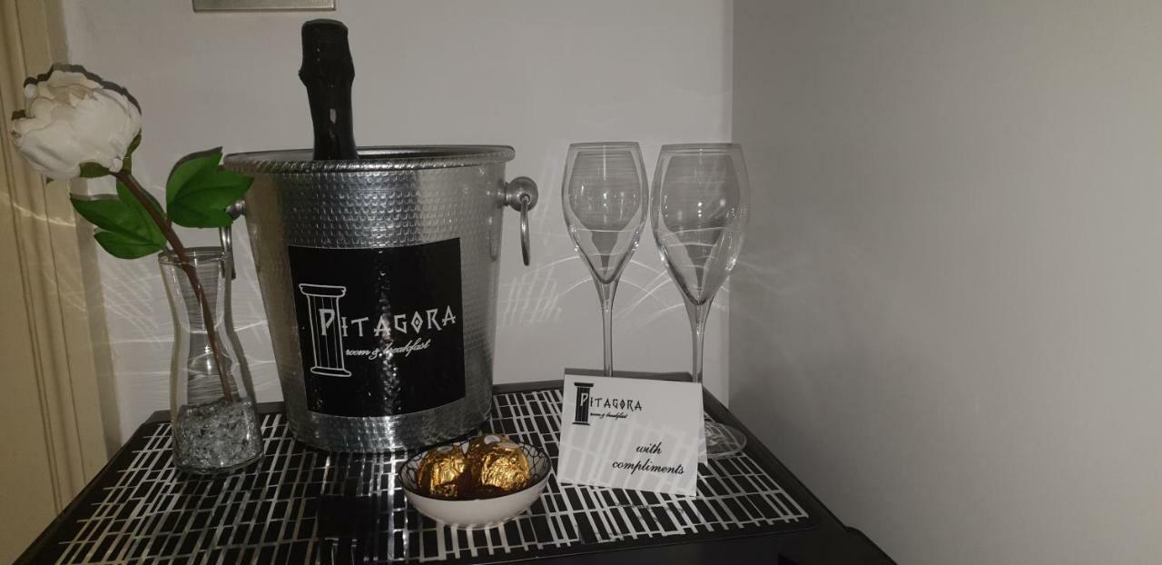 Pitagora House Hotel Taranto Ngoại thất bức ảnh