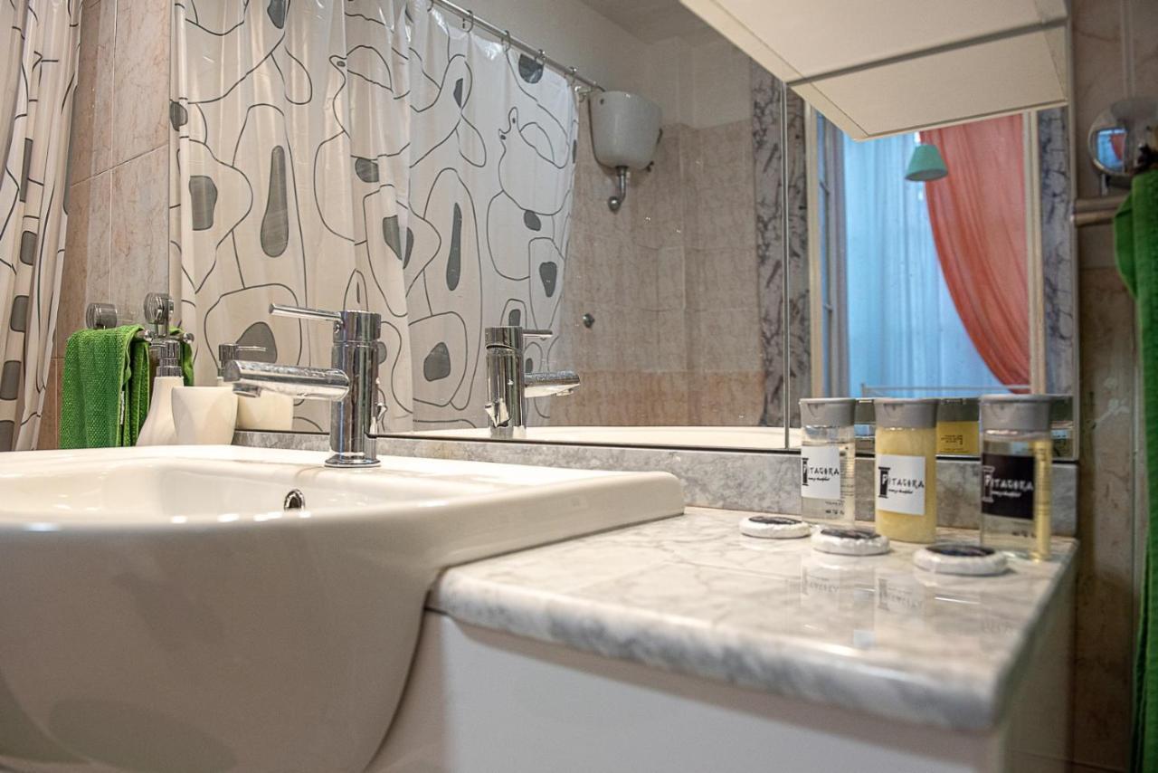 Pitagora House Hotel Taranto Ngoại thất bức ảnh